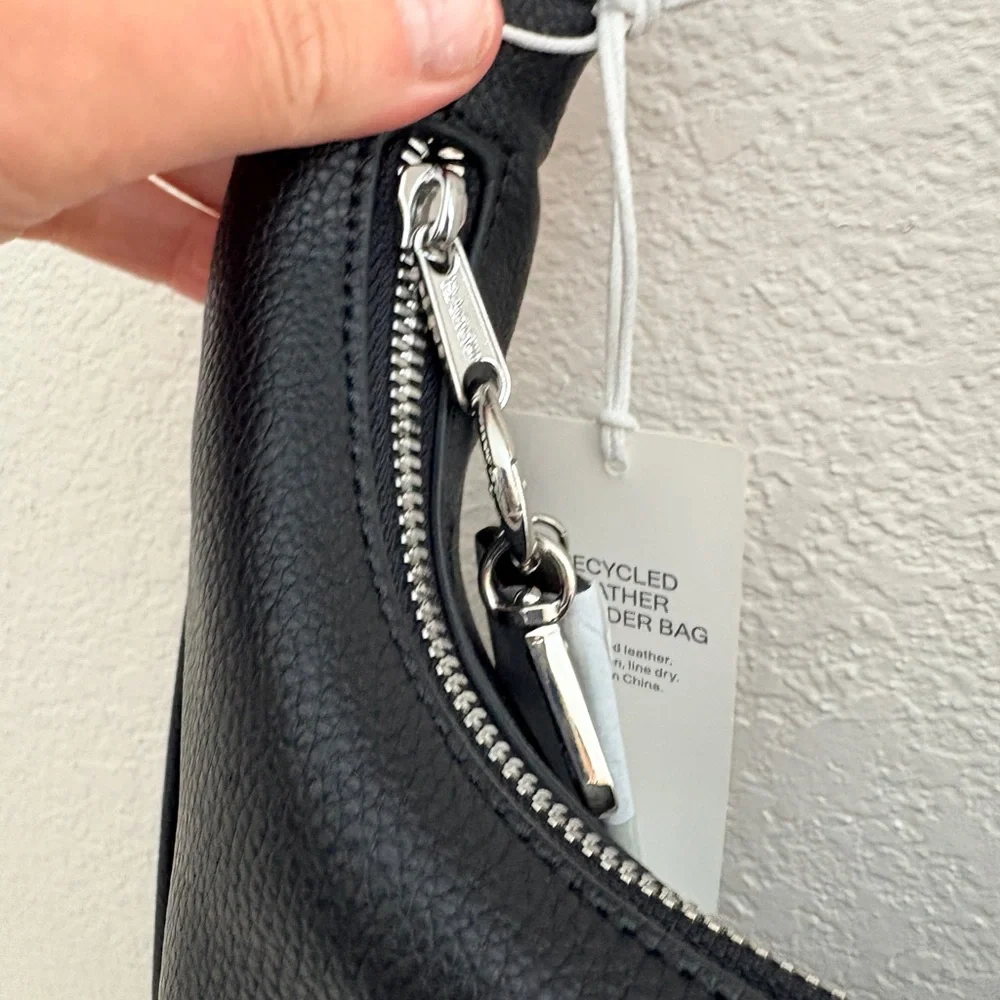 BAGGU Black Pebbled Hobo Shoulder Bag - Picture 5 of 5